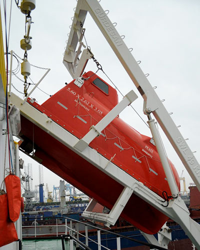 Free Fall Davits Launching and Retrieval Systems